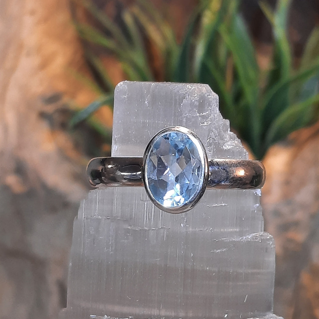 BLUE TOPAZ  RING SIZE 7.5(O) GS1930
