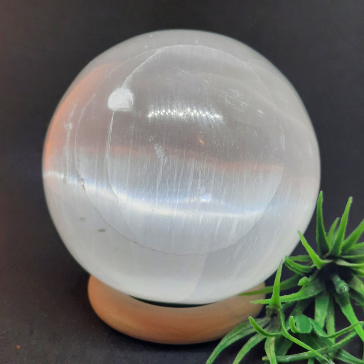 Selenite Sphere STZ555
